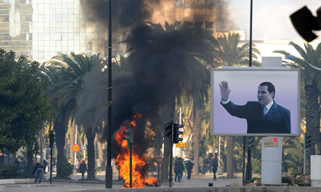 Il calvario tunisino: lacrimogeni in piazza e stabilità lontana