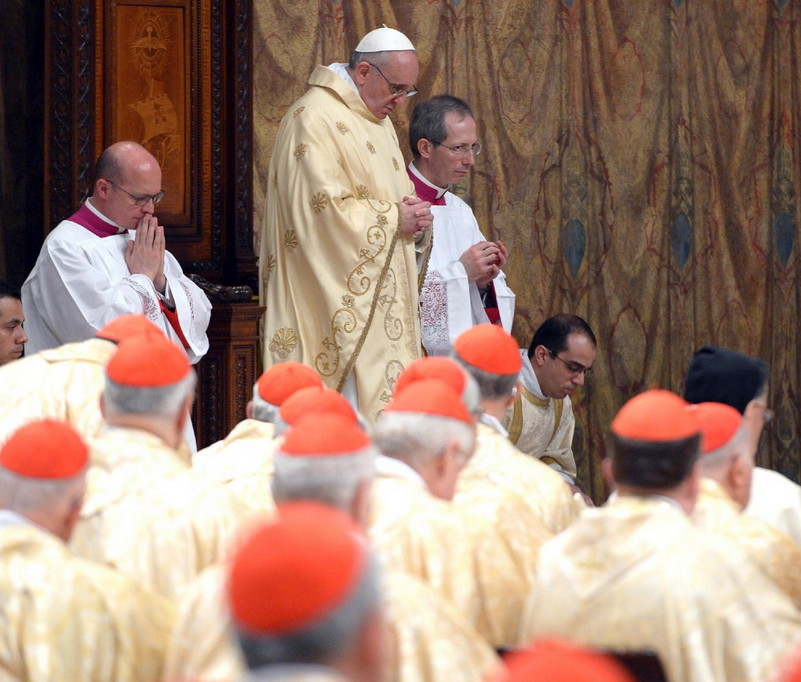 Su Papa Francesco la corrida dei vescovi spagnoli