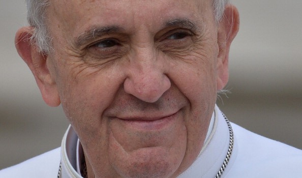 Così Papa Francesco salvò centinaia di dissidenti argentini. Il libro-verità di Scavo