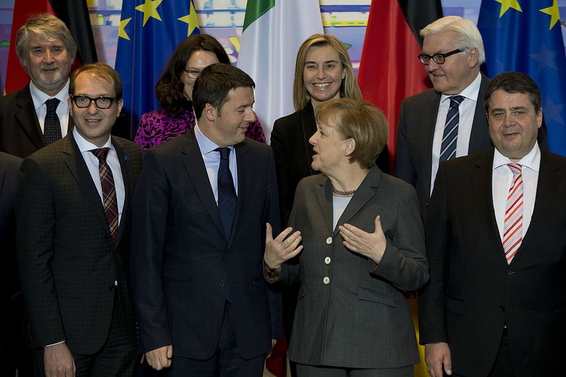 Renzi fa l’anti Grillo con la Merkel