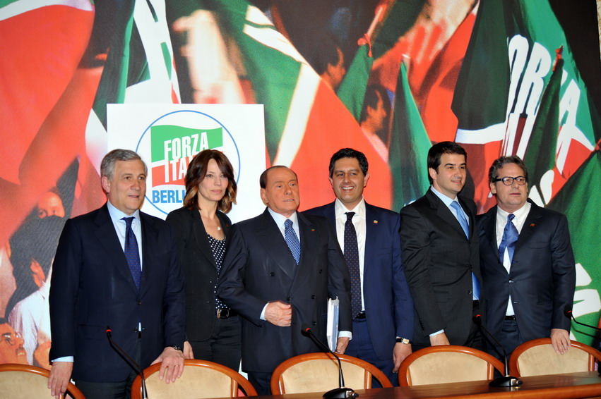 Pizzi si tuffa nelle Europee con Alfano, Berlusconi e Renzi. Tutte le foto
