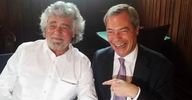 Le balle di Grillo per controllare il M5S, da Farage ai voti online