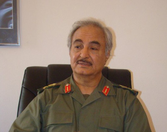 Chi è Khalifa Haftar, il generale libico su cui punta l’Egitto