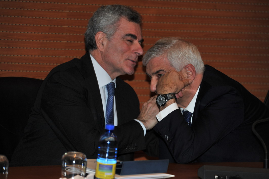 Mauro Moretti e Alessandro Profumo (2015)