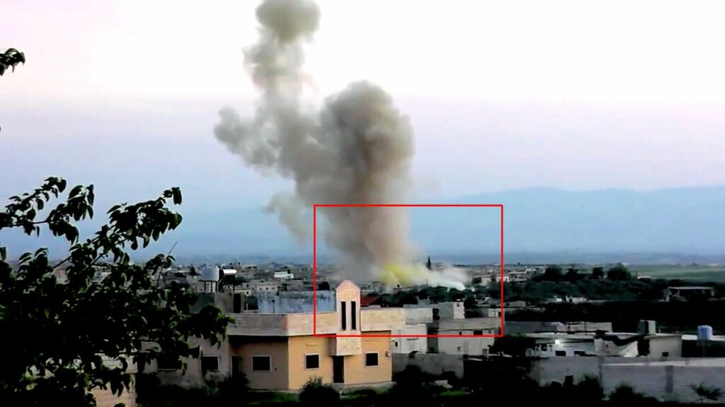 Esplosione di una barrel bomb al cloro a Kafr Zita (foto Human Right Watch)