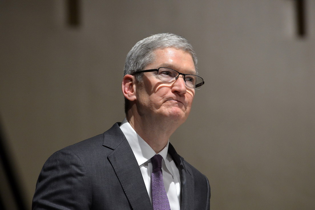 TIM COOK APPLE