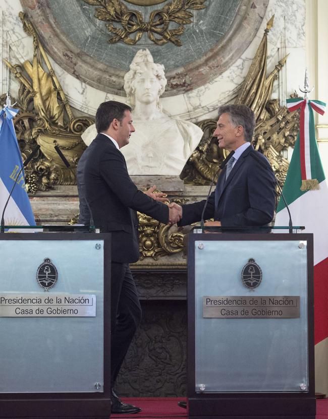 Matteo Renzi e Mauricio Macri