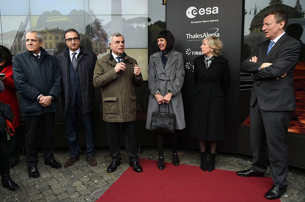 ExoMars MAURO MORETTI FINMECCANICA STEFANIA GIANNINI MINISTRO DONATO AMOROSO THALES ALENIA SPACE ITALIA LUIGI PASQUALI TELESPAZIO CARLA SIGNORINI ESA