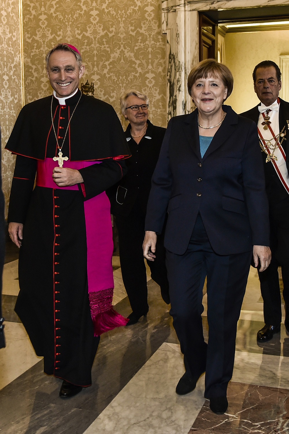 Georg Gaenswein e Angela Merkel