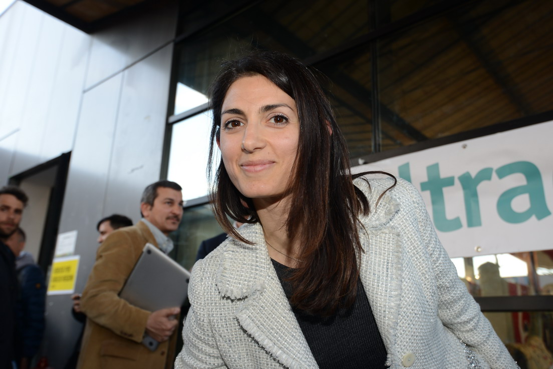 Virginia Raggi nuovo sindaco a 5 stelle di Roma analizzata da Umberto ...