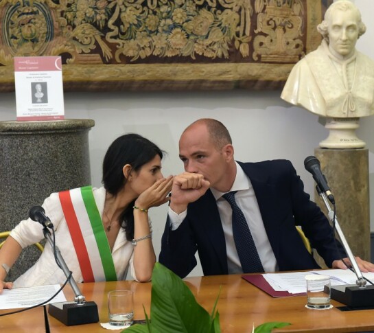 Virginia Raggi con l'ex vicesindaco Daniele Frongia