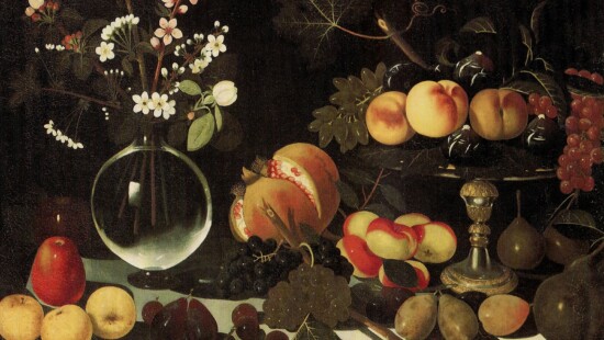 Maestro di Hartford, Alzatina con fichi, pesche e uva, vaso di fiori e frutta su tavolo_Galleria Estense, Modena