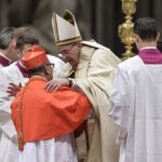 Cardinale Anthony Soter Fernandez e Papa Francesco