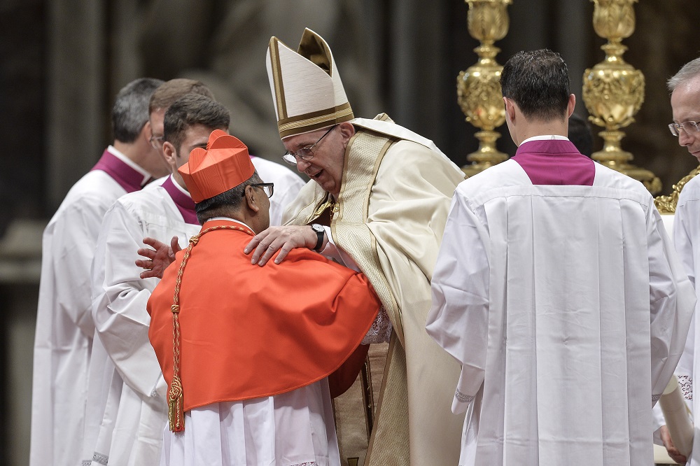 Cardinale Anthony Soter Fernandez e Papa Francesco