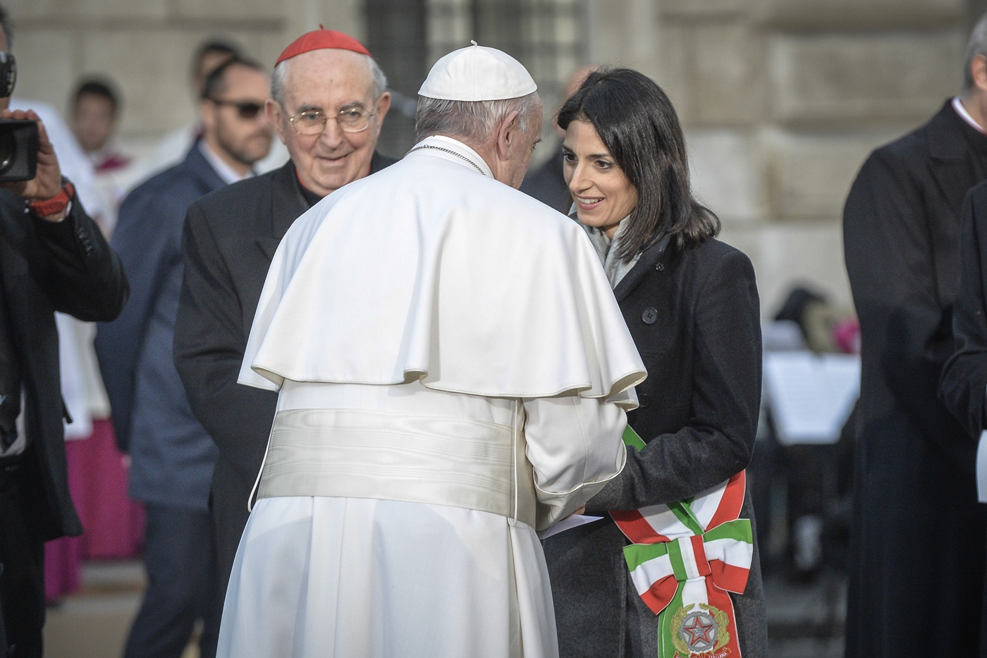Virginia Raggi con Papa Francesco alla celebrazione dell'Immacolata Concezione