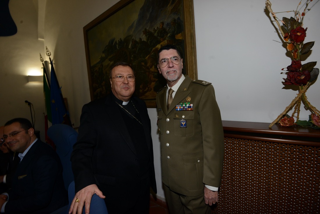Monsignor Lorenzo Leuzzi e il Brigadiere Generale Lorenzo Gadaleta