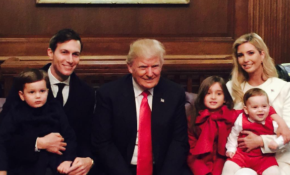 Donald Trump con Ivanka Trump, il marito Jared Kushner e i figli - Instagram