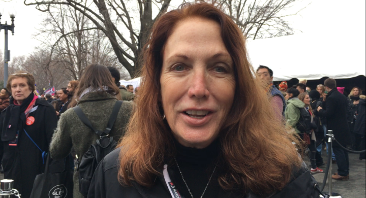 Chi è Teresa Shook, la mente della “Women’s March” contro Trump