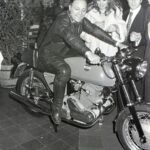 Claudio Villa in moto con Antonella Lualdi, 1972