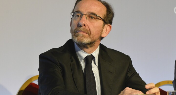 Lobby, un regolamento anche per il Senato. La proposta di Nencini