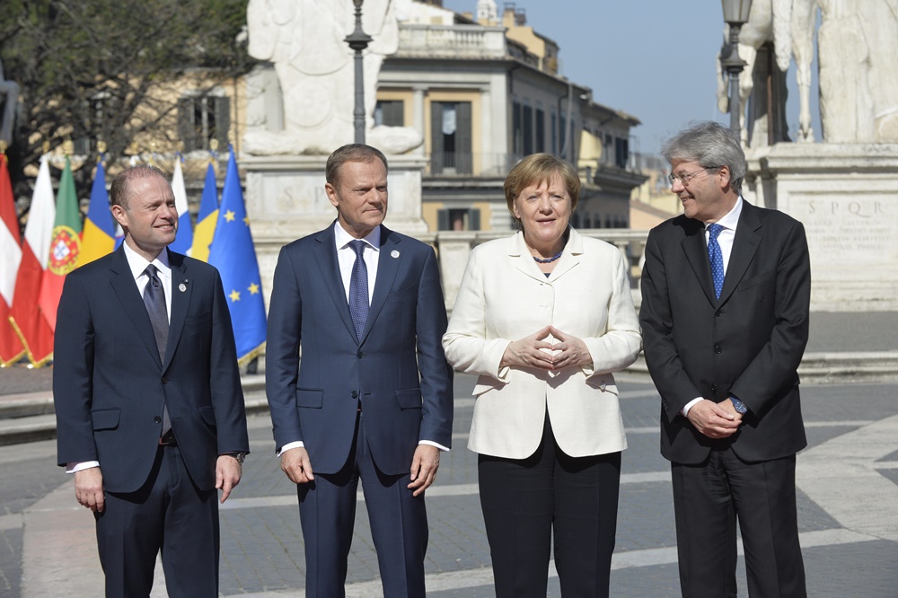 europa, Joseph Muscat (premier Malta), Donald Tusk (Presidente Consiglio europeo), Angela Merkel e Paolo Gentiloni