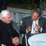 Joseph Ratzinger e Joaquin Navarro Valls (2001)
