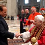 Benedetto XVI e Silvio Berlusconi (2005)