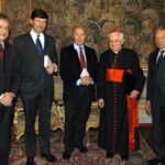 Walter Veltroni, Vittorio Colao, Paolo Mieli, Joseph Ratzinger e Joaquìn Navarro Valls (2005)
