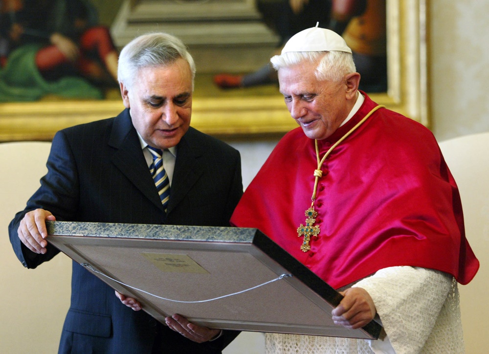 Benedetto XVI con il presidente di Israele Moshe Katsav (2005)