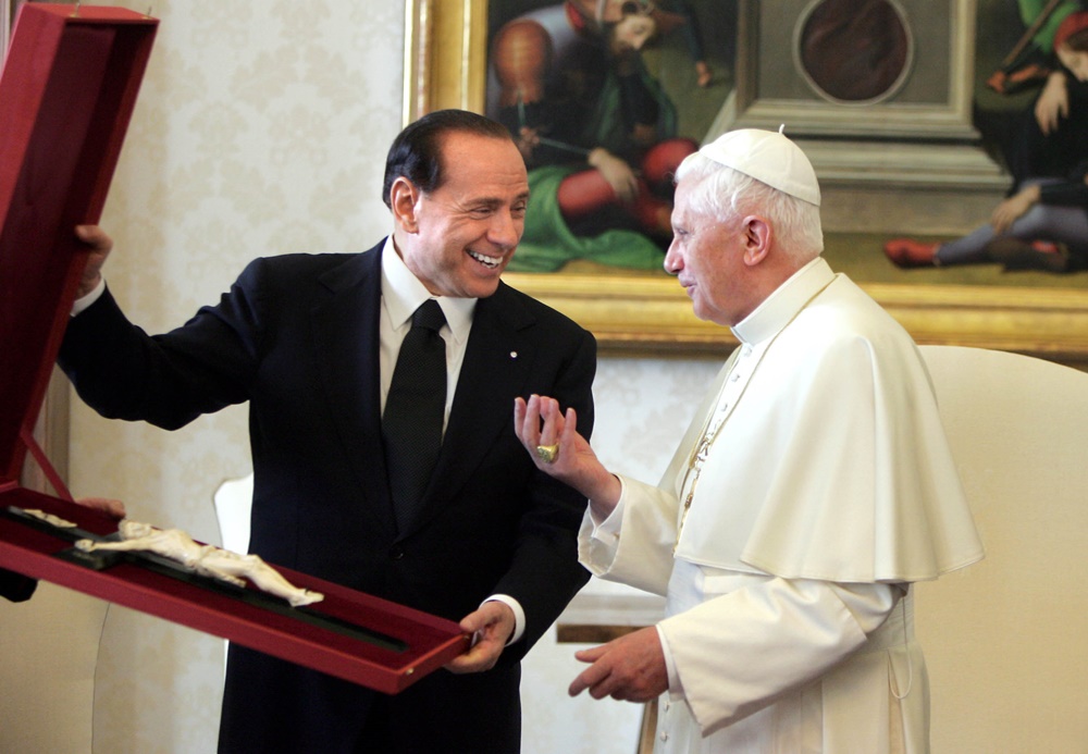 Benedetto XVI e Silvio Berlusconi (2005)