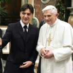 Enrico Gasbarra e Benedetto XVI (2005)