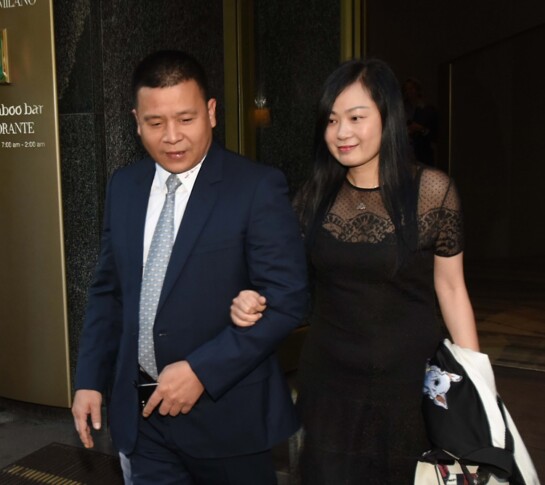 Yonghong Li con la moglie