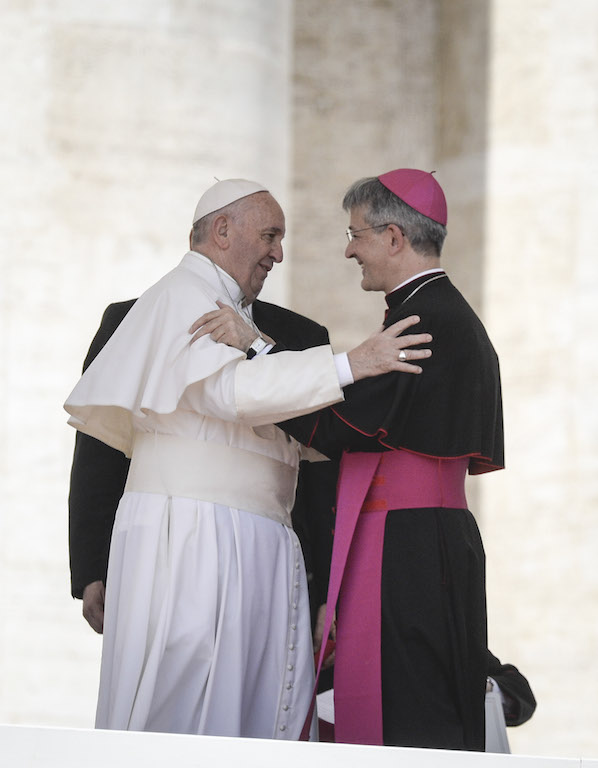 Papa Francesco e Monsignor Gualtiero Sigismondi