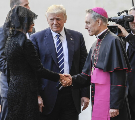 Donald Trump, Melania Trump e Georg Gaenswein