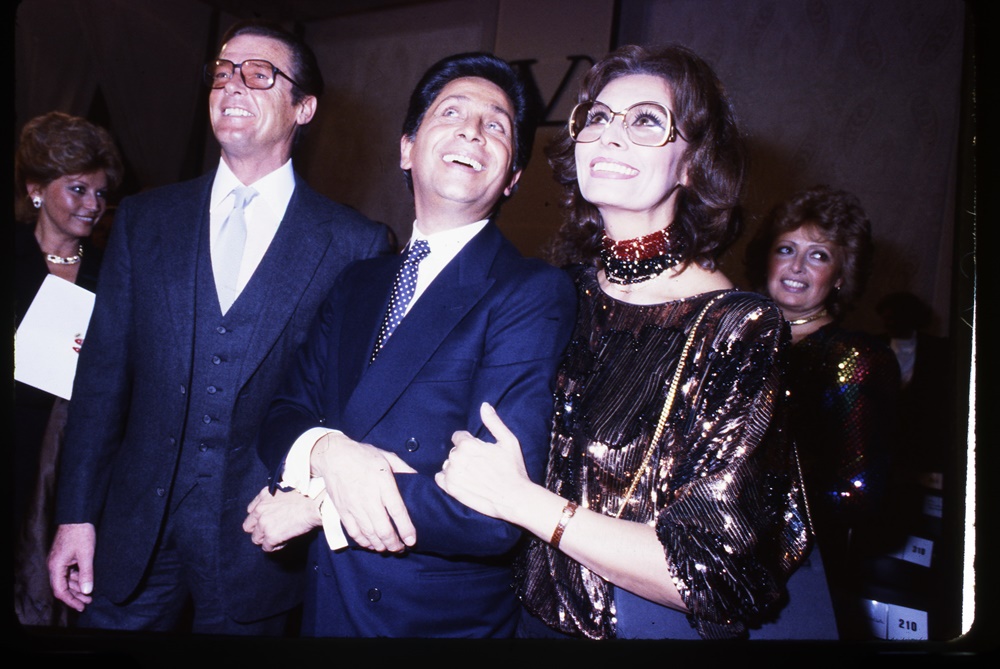 Roger Moore, Valentino Garavani e Sofia Loren