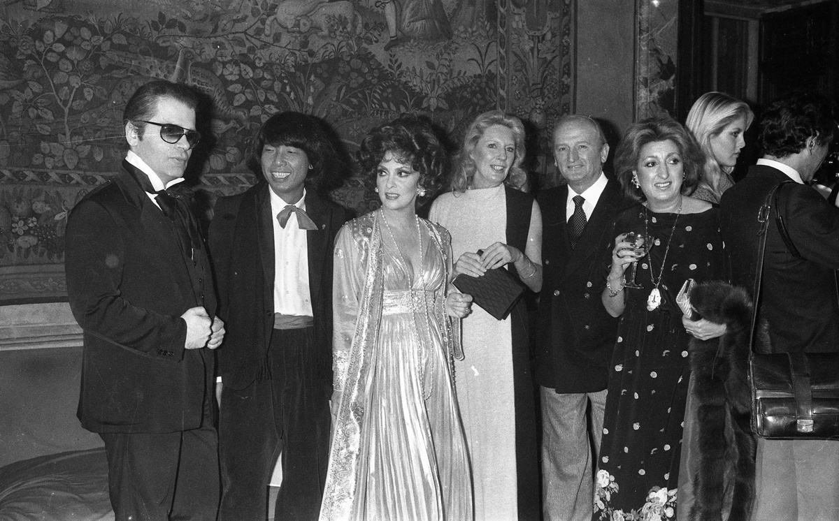 Karl Lagerfeld, Kenzo, Gina Lollobrigida, Francine Crescent (Palazzo Pecci Blunt, Roma, 1978)