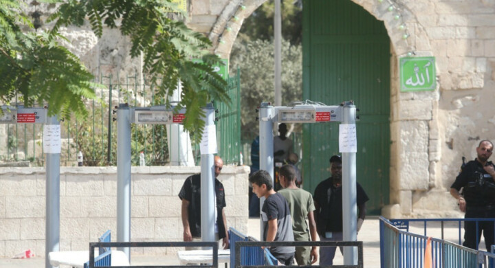 Terrorismo e metal detector: perché a Gerusalemme va in scena il teatro dell’assurdo?