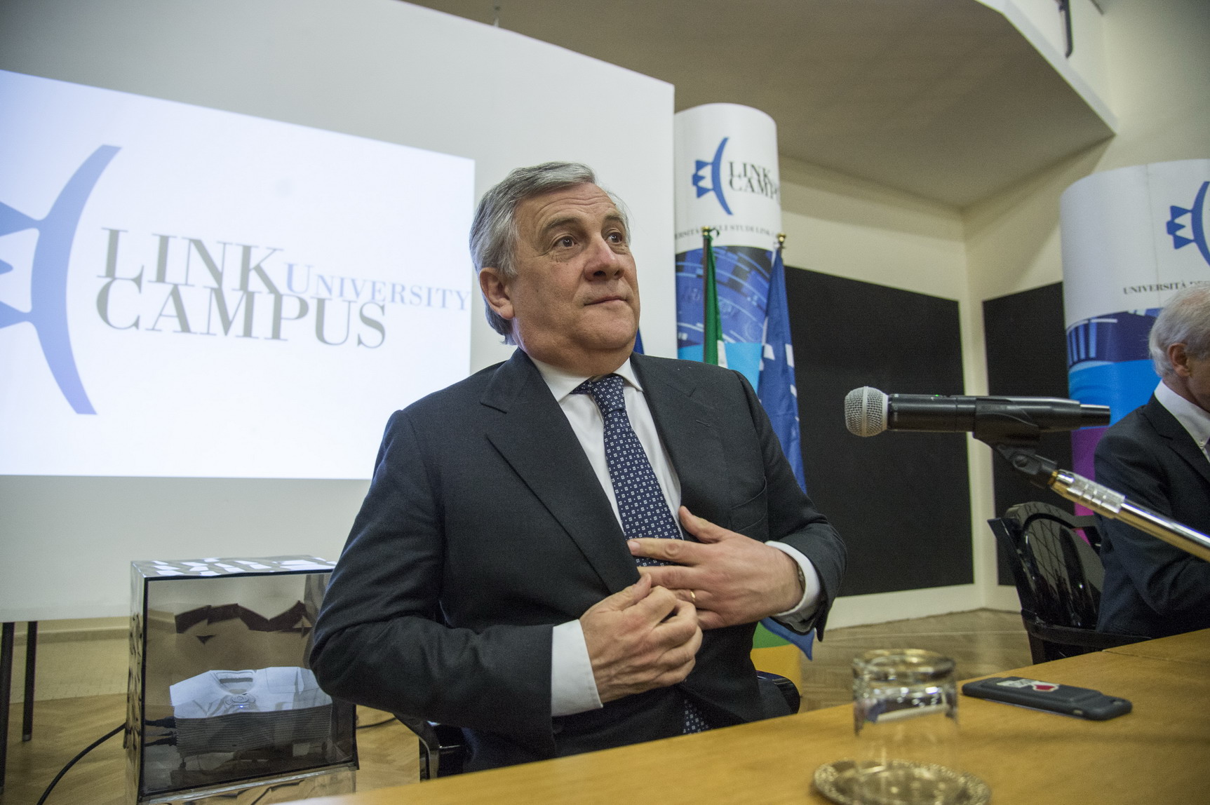 Ecco cosa pensa su Europa, giovani e Italia il candidato premier Antonio Tajani Ecco cosa pensa su Europa, giovani e Italia il candidato premier Antonio Tajani