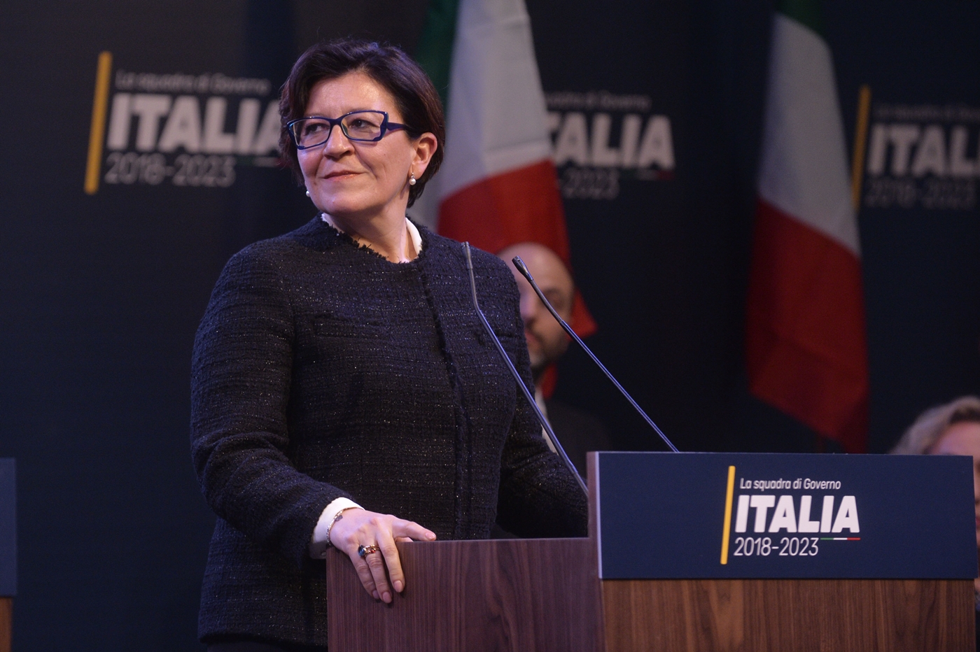 новый министр обороны в италии вступает должность