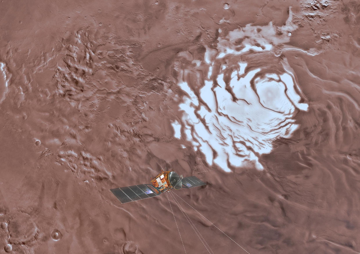 Вода дискавери. Кратер Королева на Марсе. Вода на Марсе. Озеро на Марсе. Моря на Марсе.