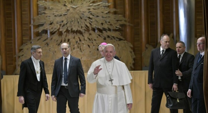 Una “sorpresa di Dio”, con in mente Francesco e nel cuore il Vangelo. Il Papa commenta Abu Dhabi