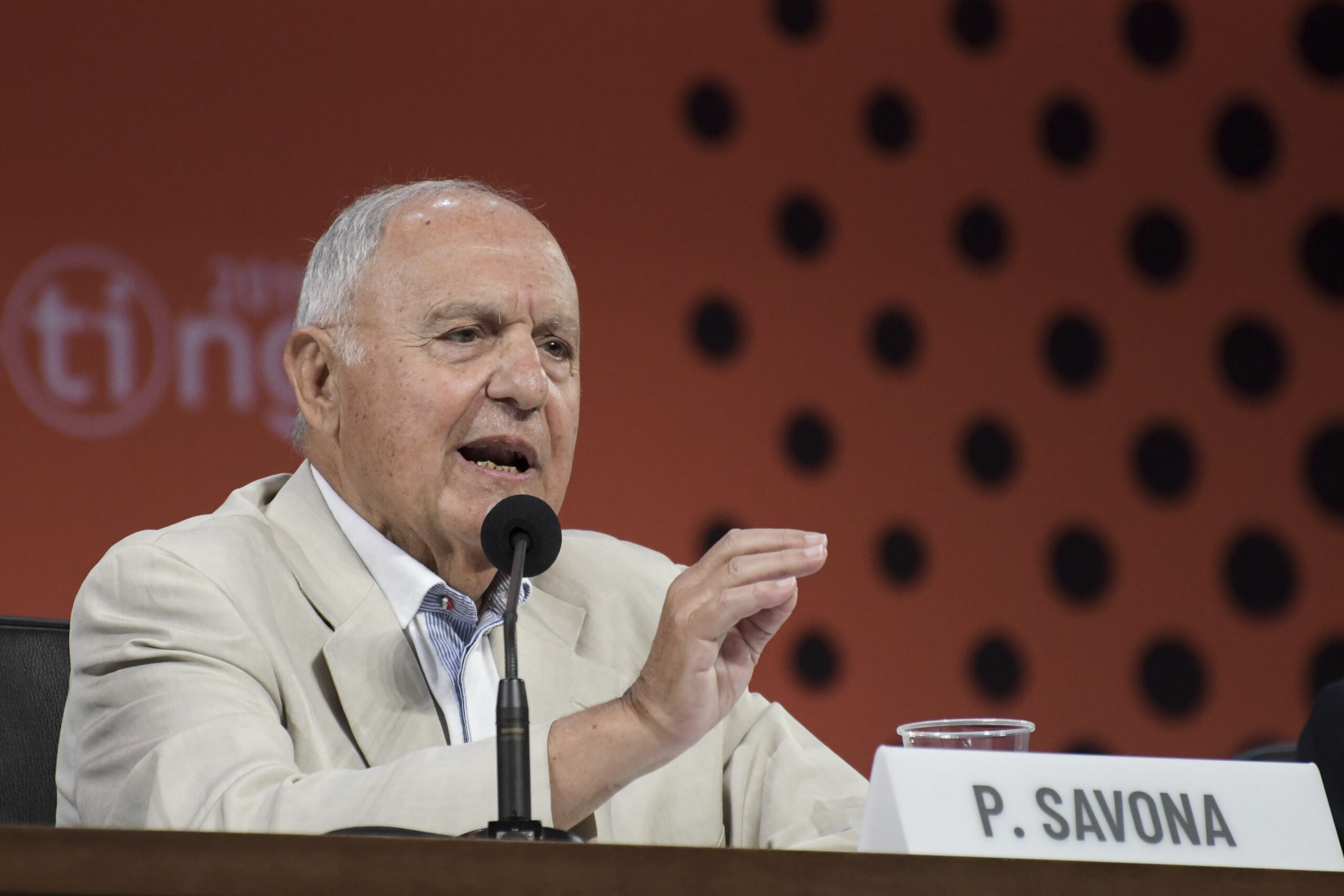 La lezione dei momenti d’oro della politica e dell’economia. Gli insegnamenti di Savona La lezione dei momenti d’oro della politica e dell’economia. Gli insegnamenti di Savona