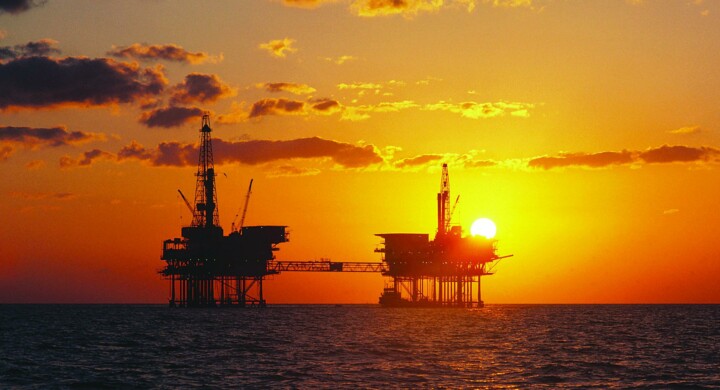 Crollo petrolio: Covid-19, hedge fund e un attacco contro gli Usa?