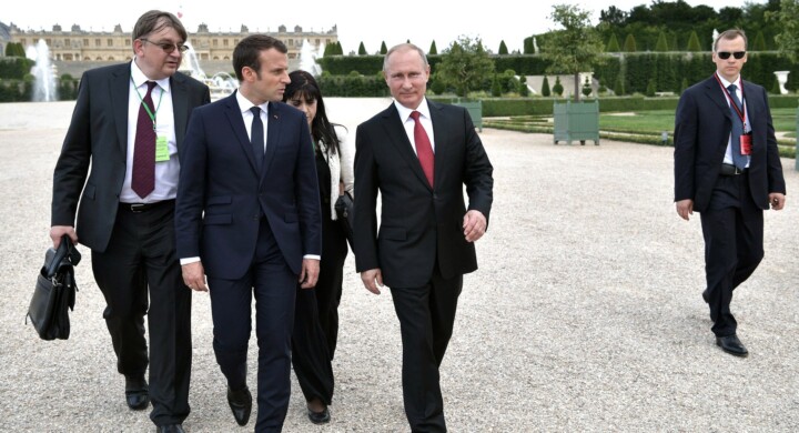 Dal gas alla Libia, perché Macron va alla Parata di Putin? Lo spiega Pellicciari