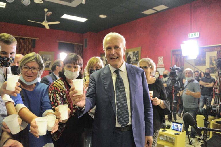 Toscani nel mondo, Thinking in action