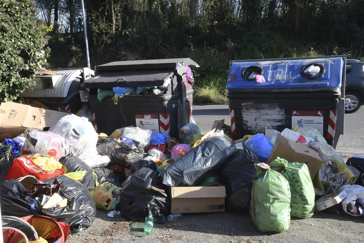 Rifiuti, serve maggiore attenzione per la raccolta differenziata