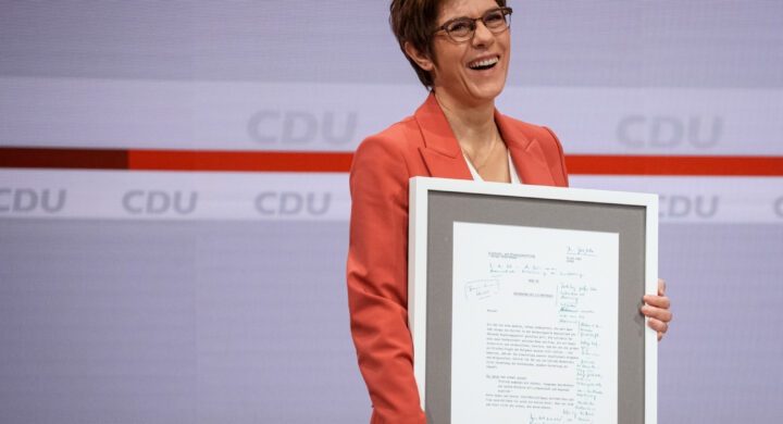Lo show del bavarese Söder al primo giorno di congresso Cdu, tra Merkel e AKK