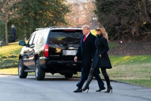 Gli ultimi giorni di Melania e Donald Trump alla Casa Bianca. Le foto