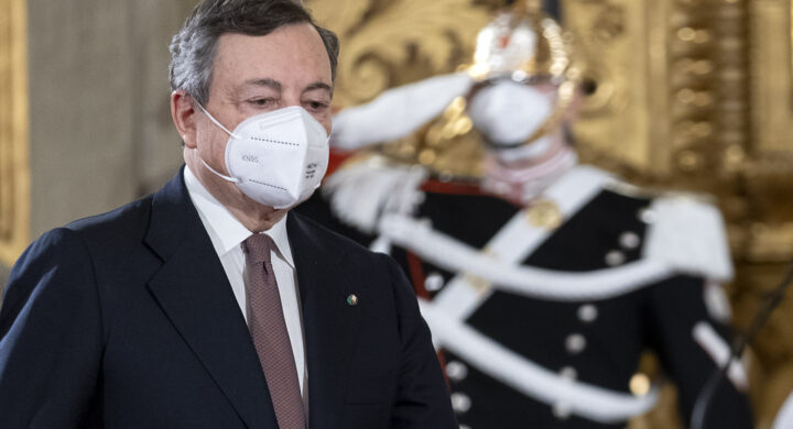 Nasce il governo Draghi e i giornali si posizionano. Molti pro e qualche contro