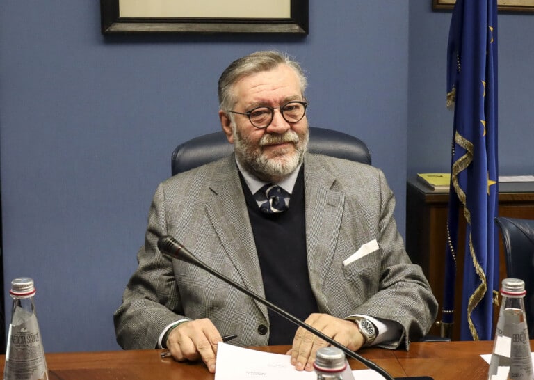 Quel Copasir dimenticato. Il silenzio che reggeva lo Stato raccontato da Volpi